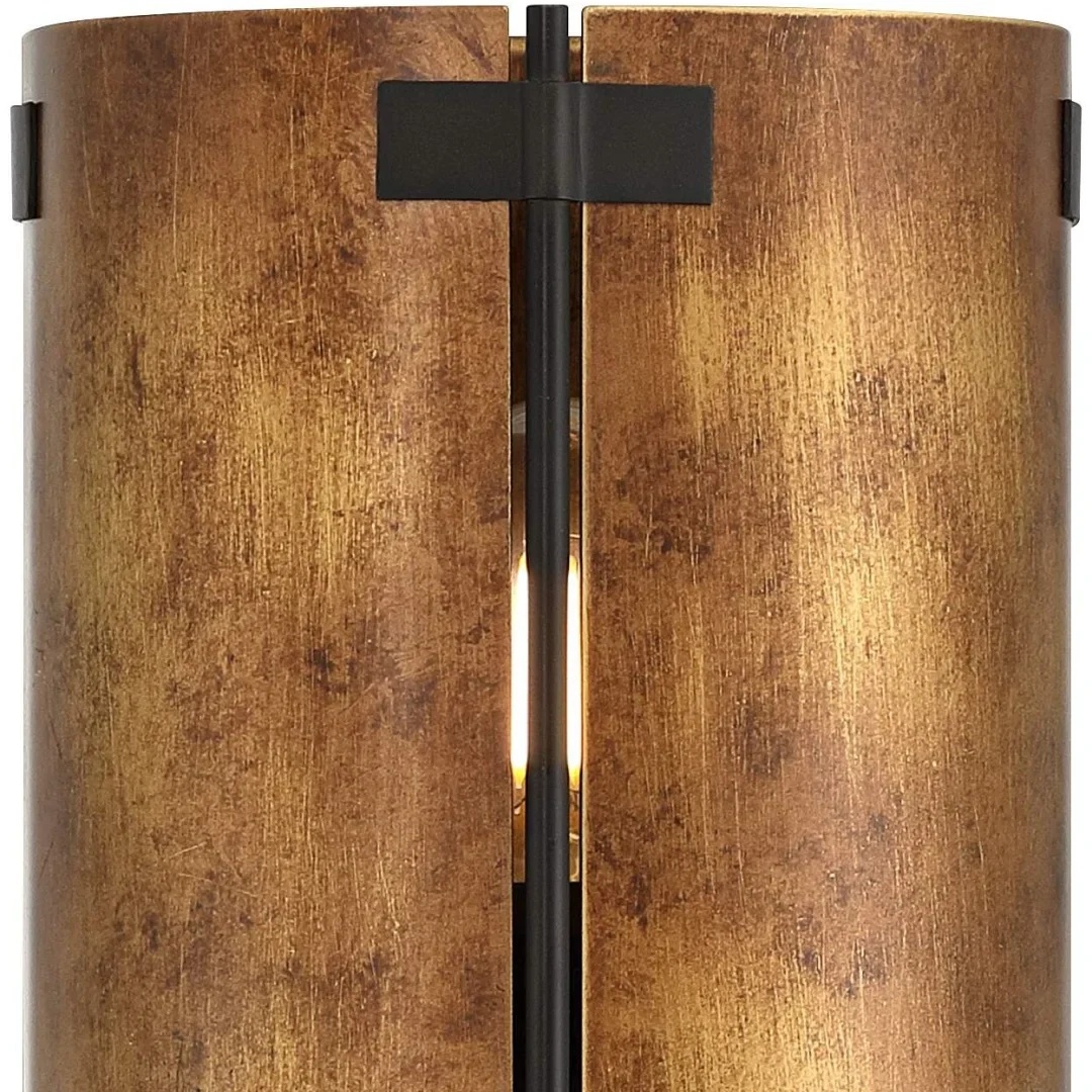 Front detail of the Linea curved metal wall sconce