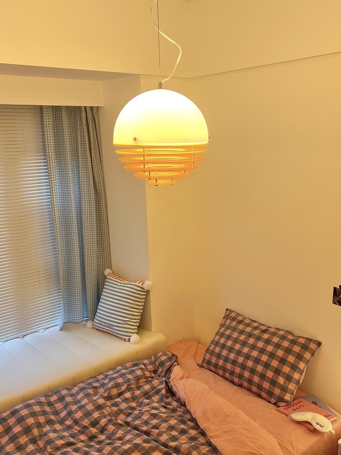 Sunset pendant light creating a cozy room glow