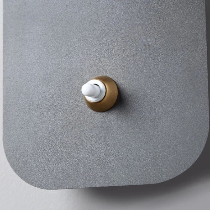 Aurabrova detail: switch and metal base