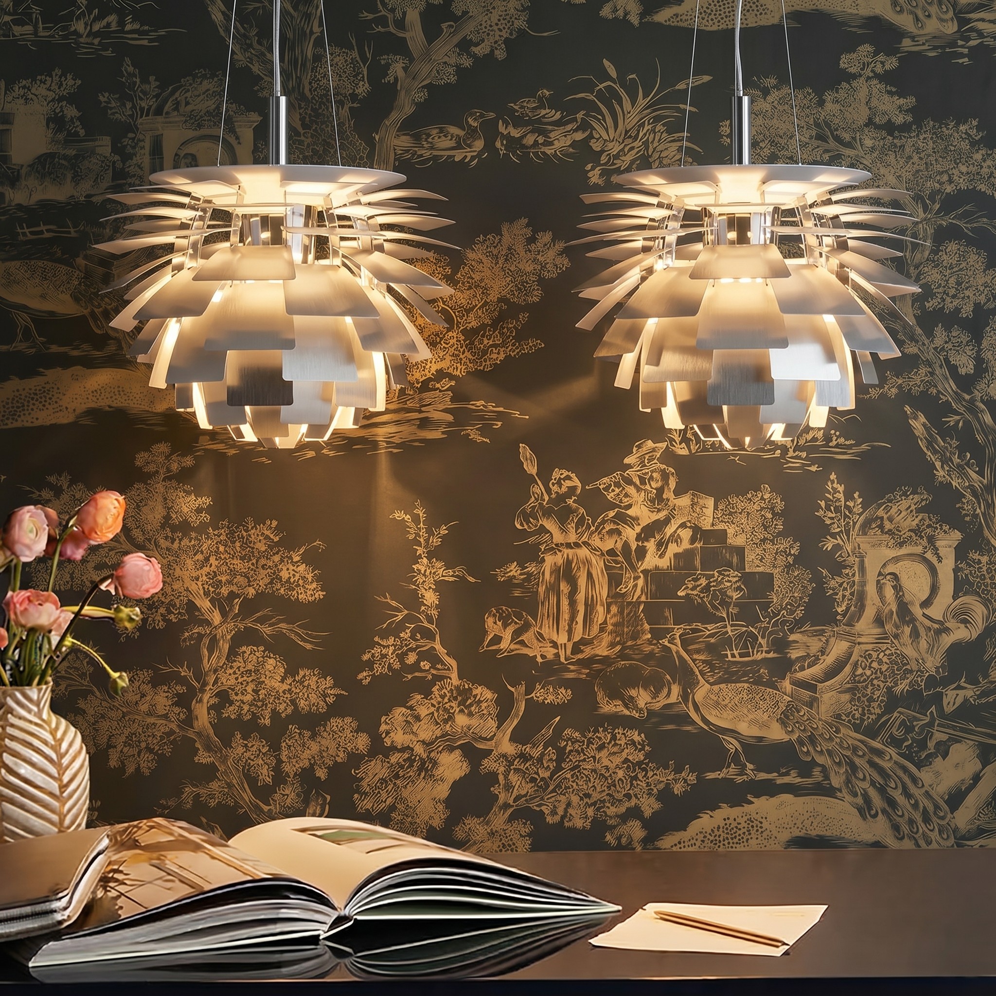 Warstwowe lampy wiszące nad biurkiem