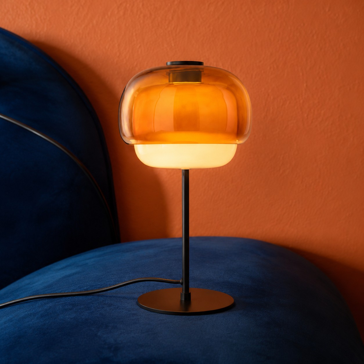 Clinco table lamp in orange interior