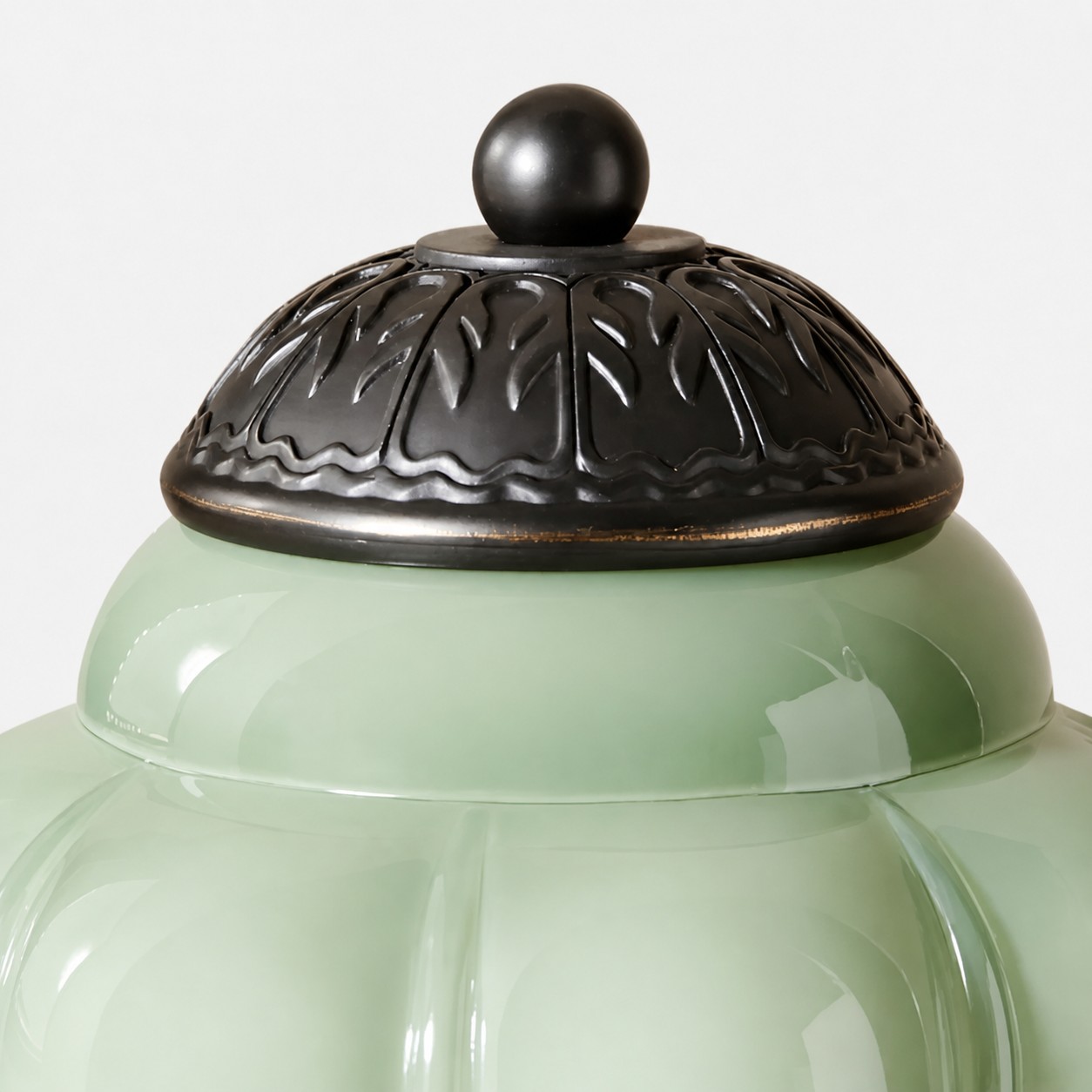 Eloise lamp glass and cap detail