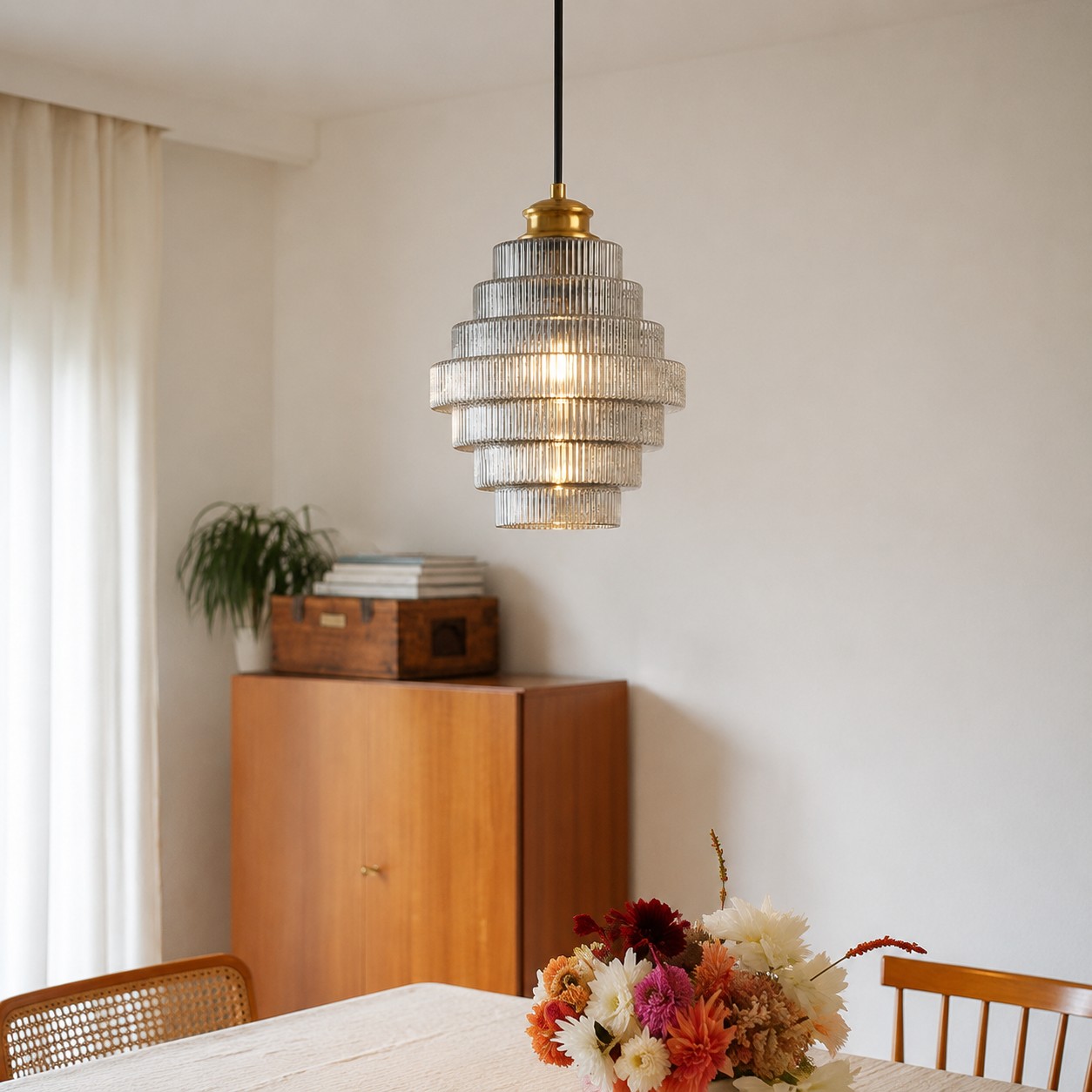 Ribella striped glass pendant lamp above a dining table