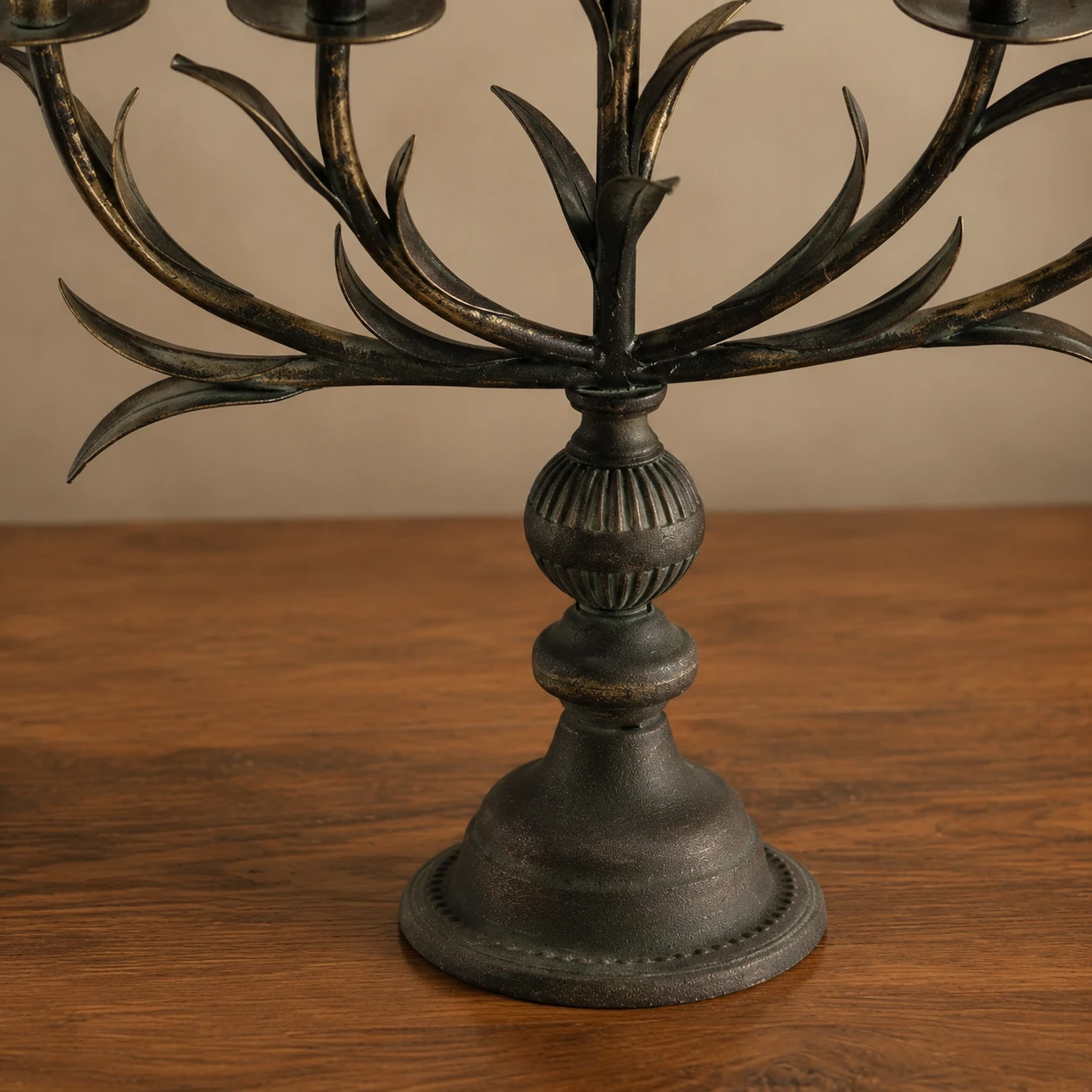 Base and tabletop contact detail of Aura candlestick