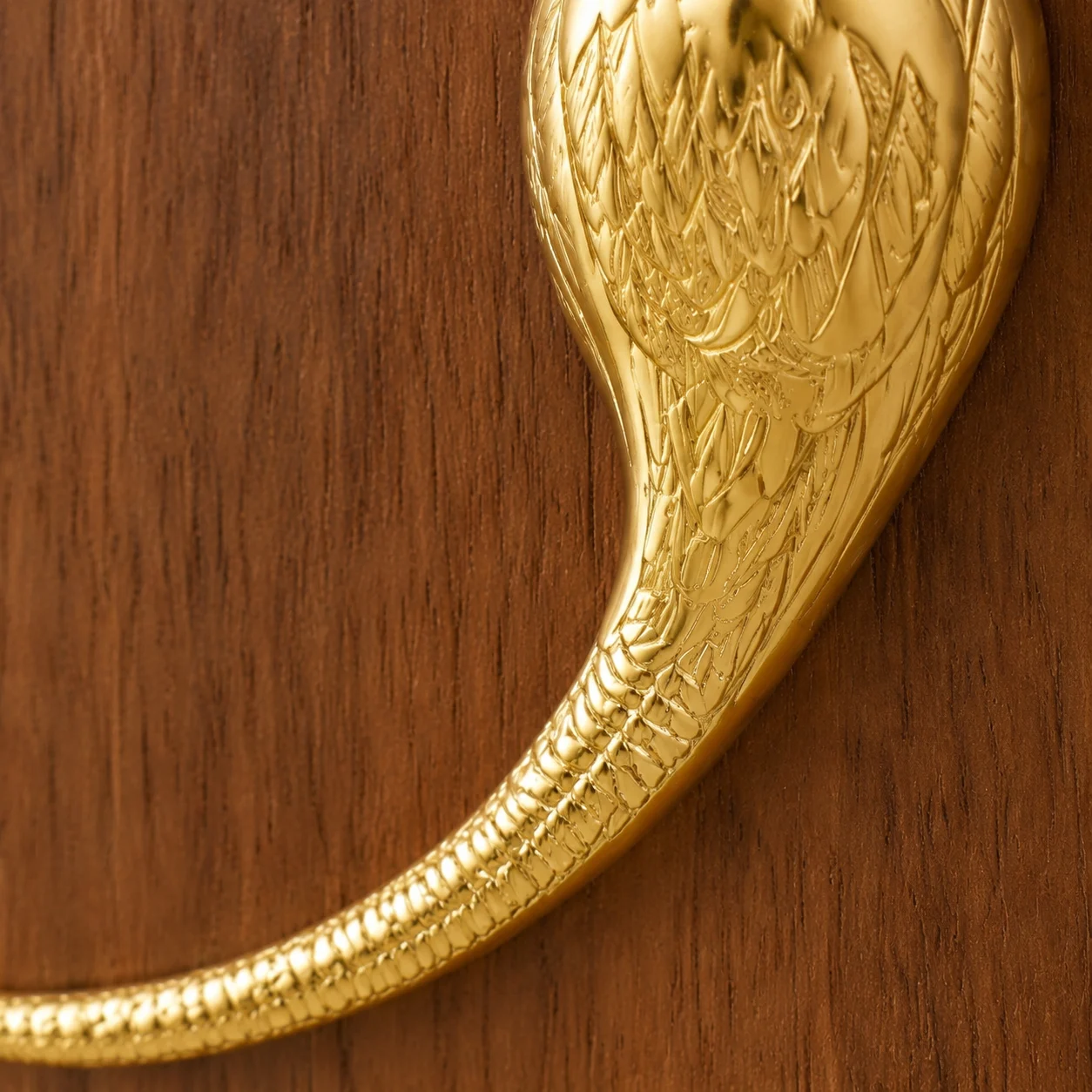 Macro close-up of the curved brass pull tail texture