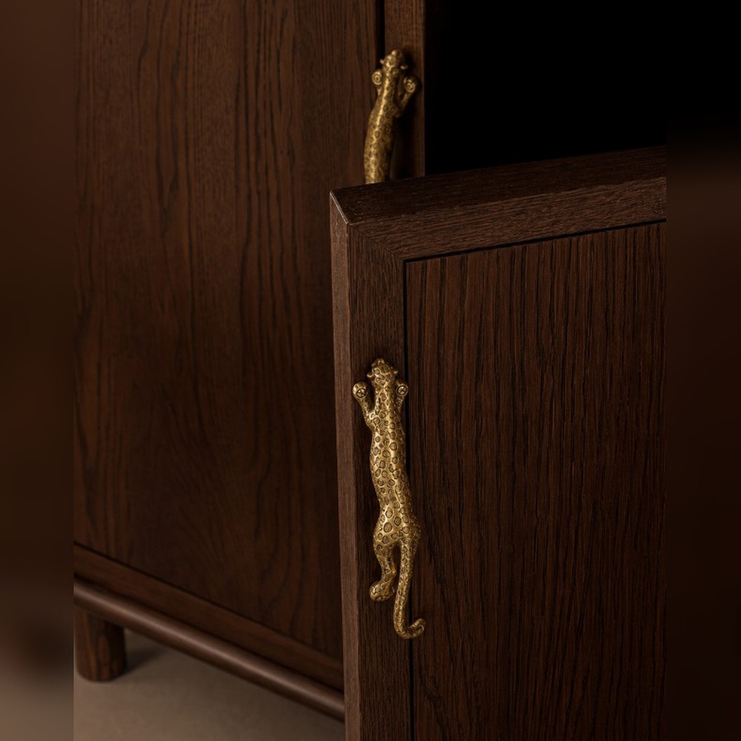 Leopard B cabinet handle dark cabinet scene