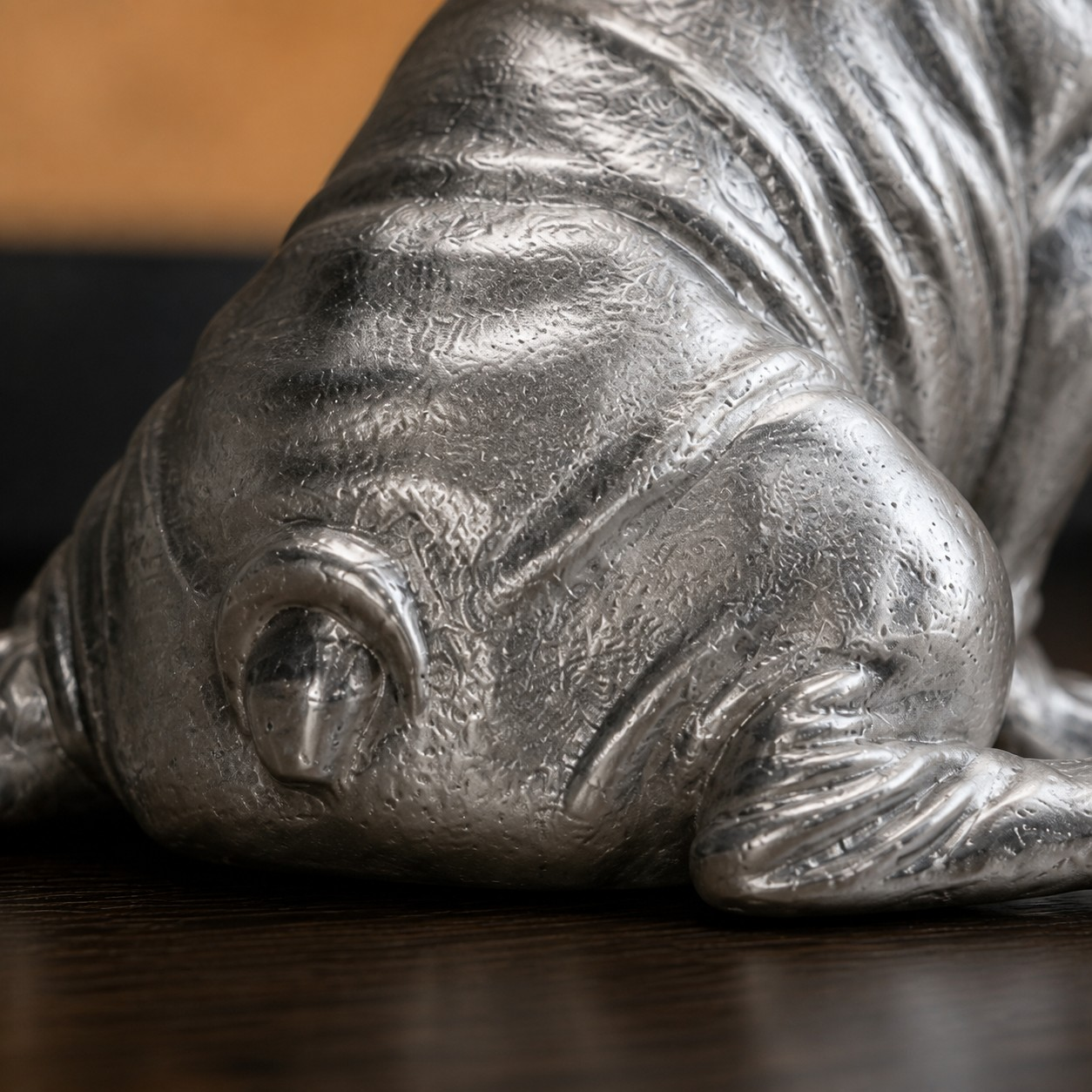 White copper bulldog body detail