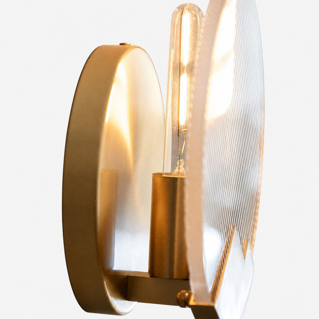 Natural copper body and acrylic diffuser side profile