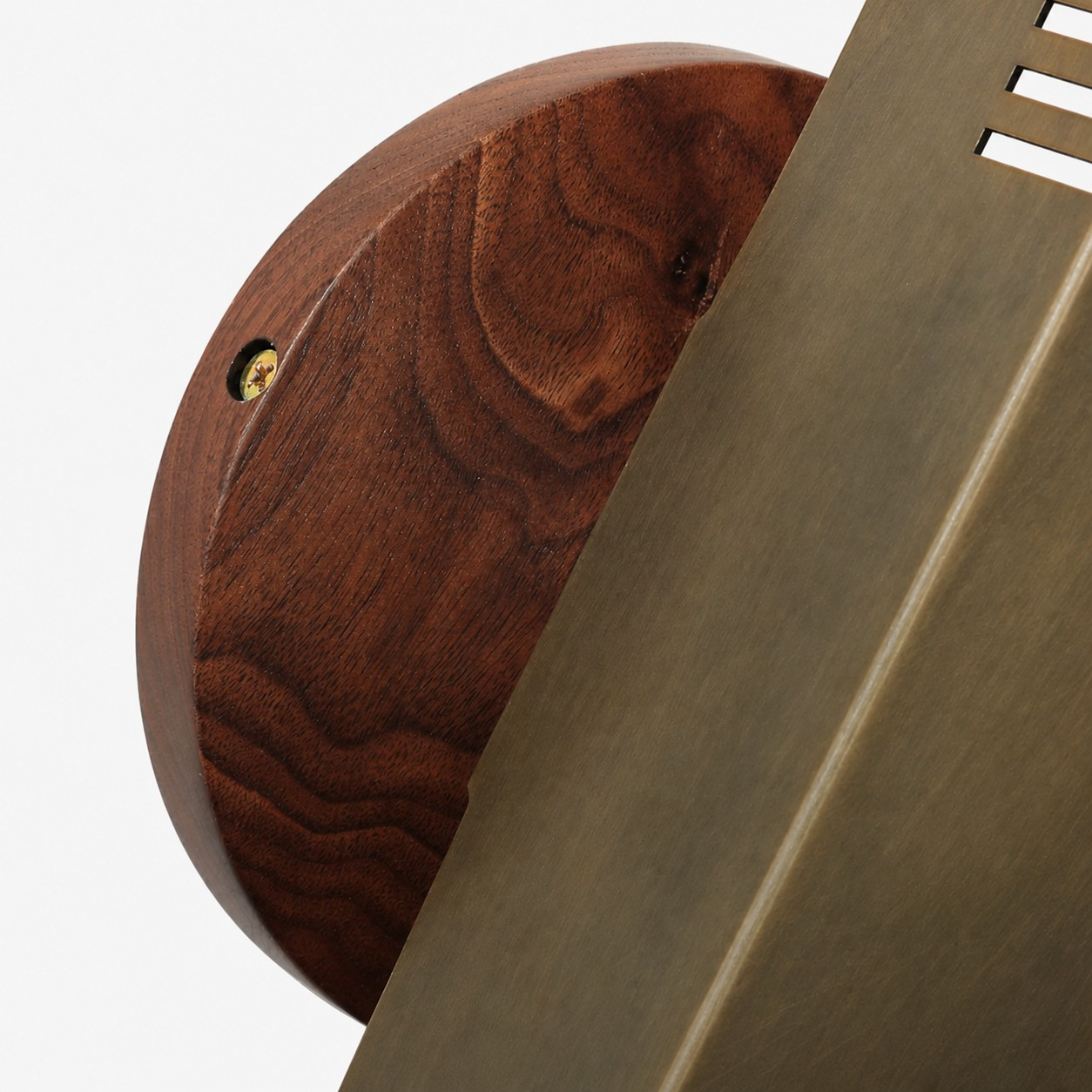 detail walnut backplate