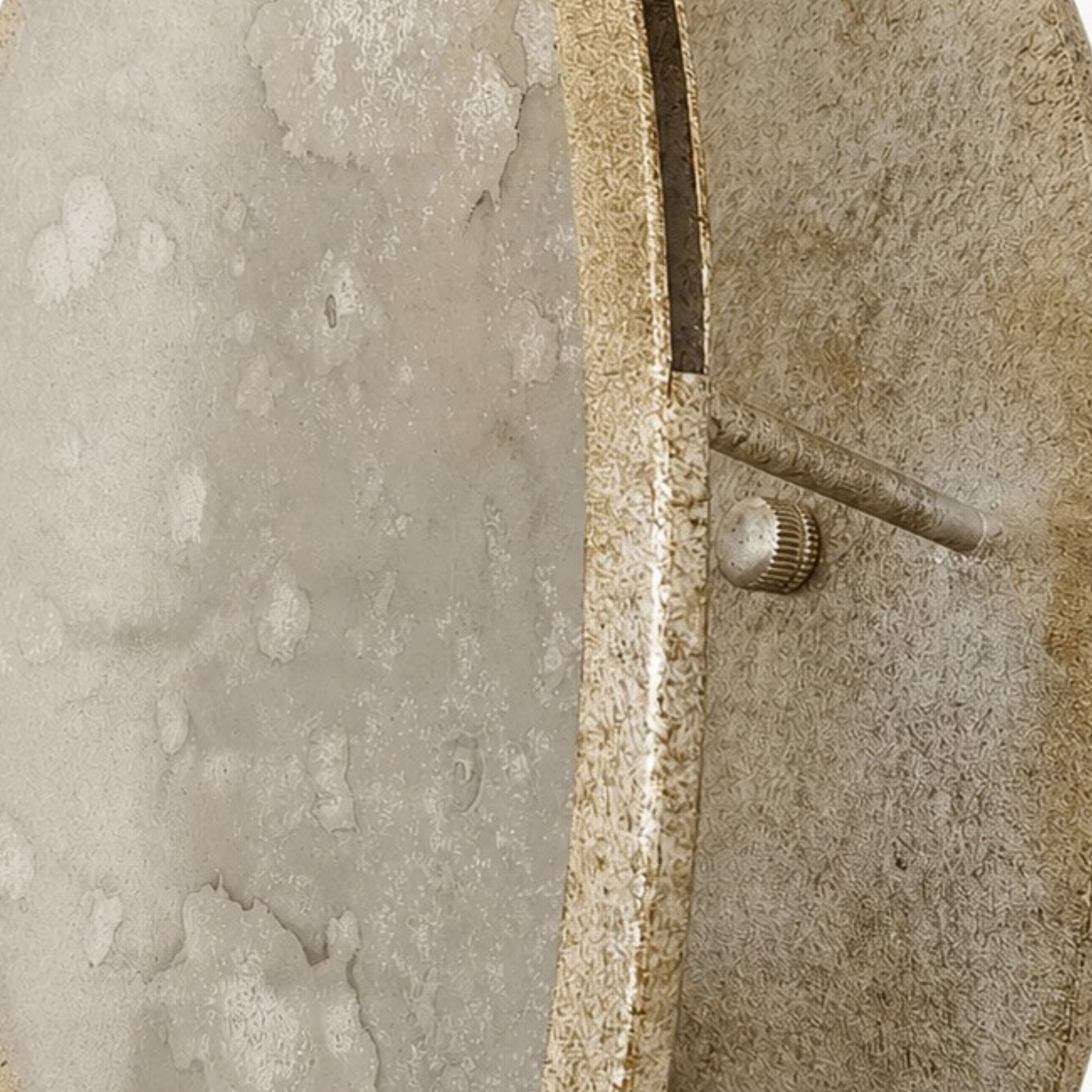 Solune Wandleuchte mit Drehpunkt und strukturiertem Metalldetail