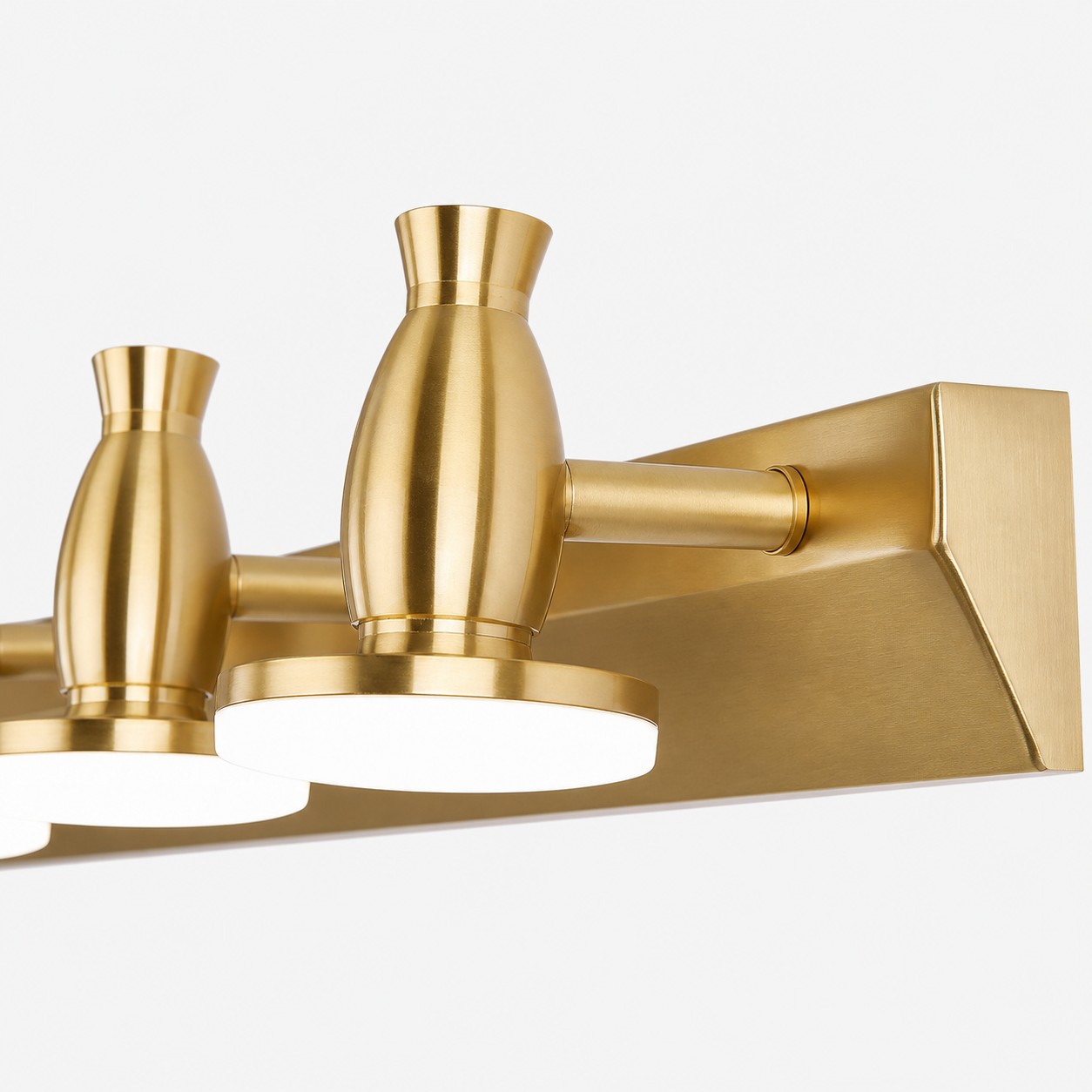 Bravio brass backplate and side arm detail