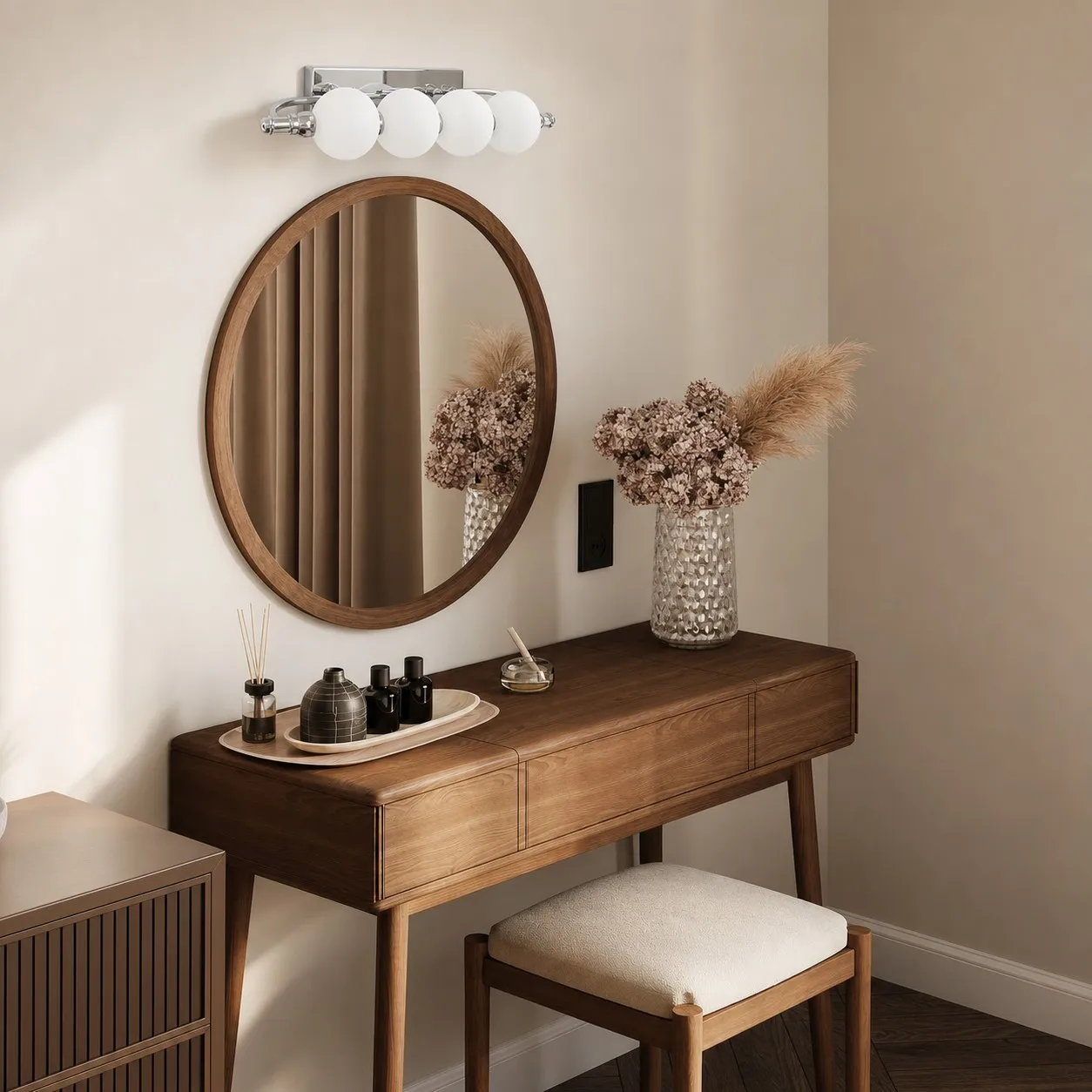 scene round mirror
