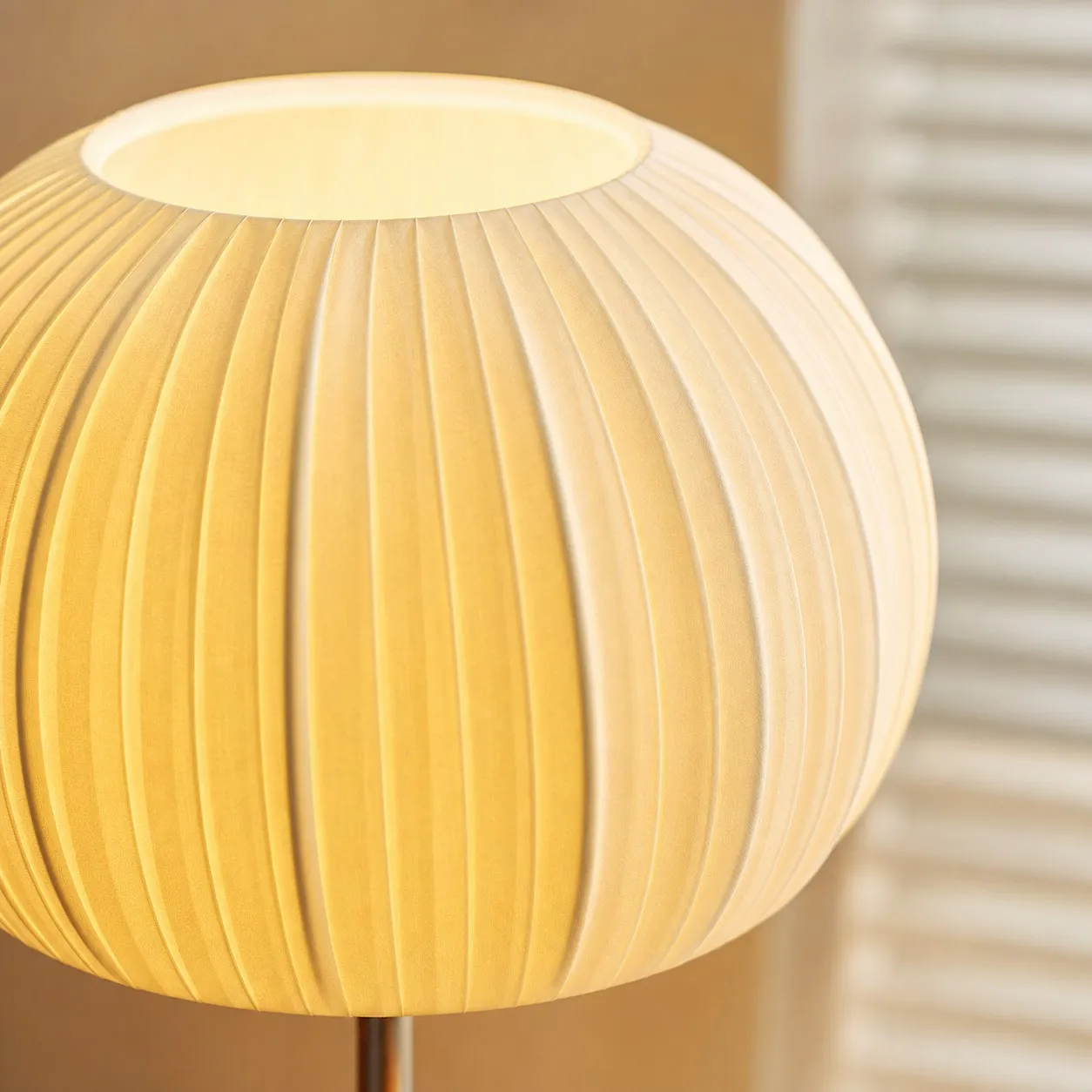 detail glowing pleats