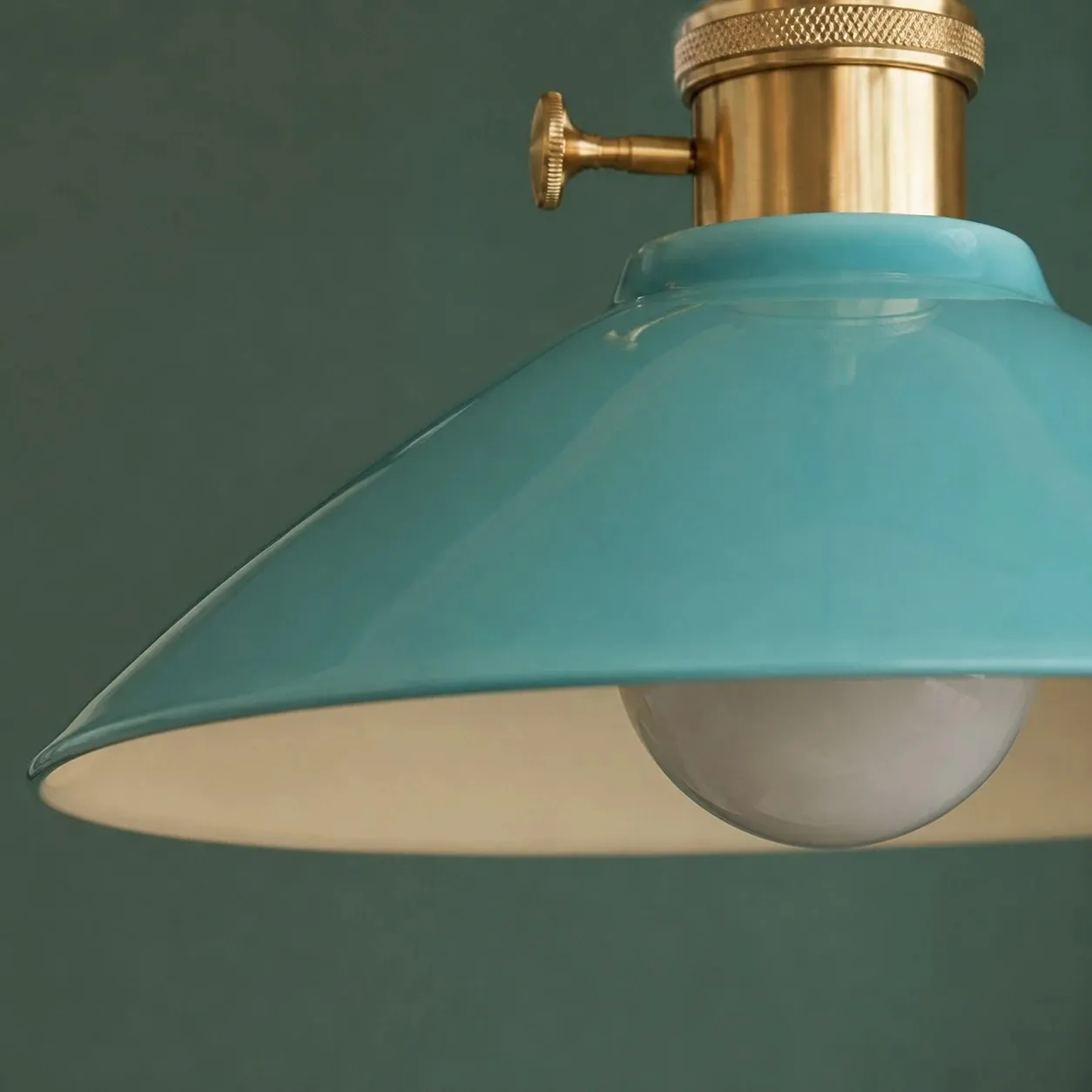 Ceramic shade underside and E27 socket detail