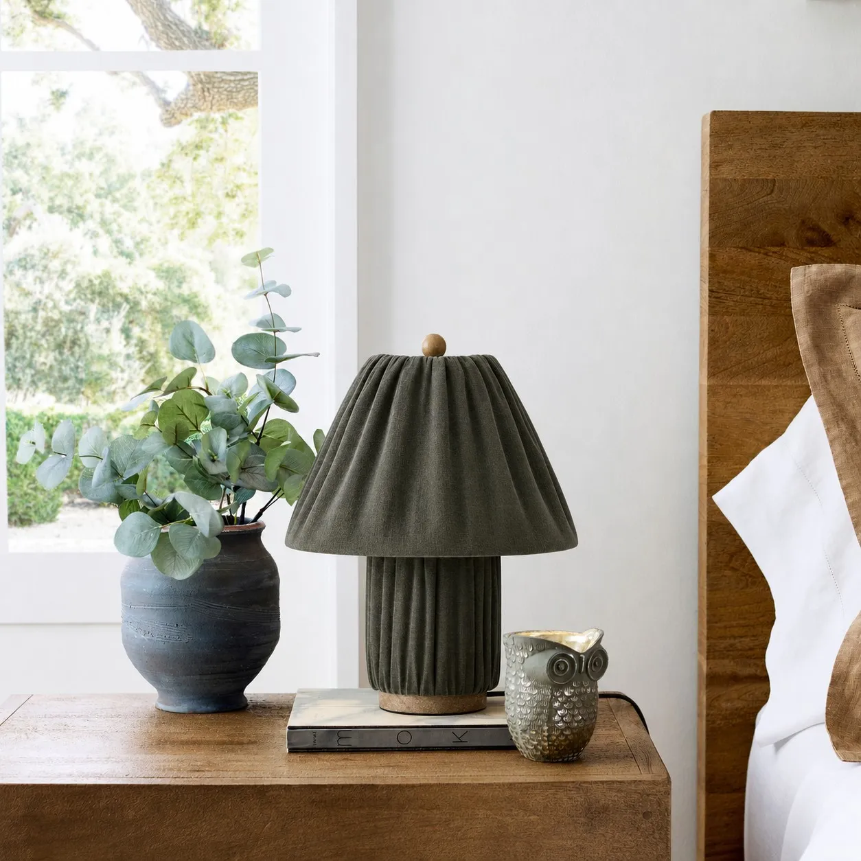 scene dark green bedside