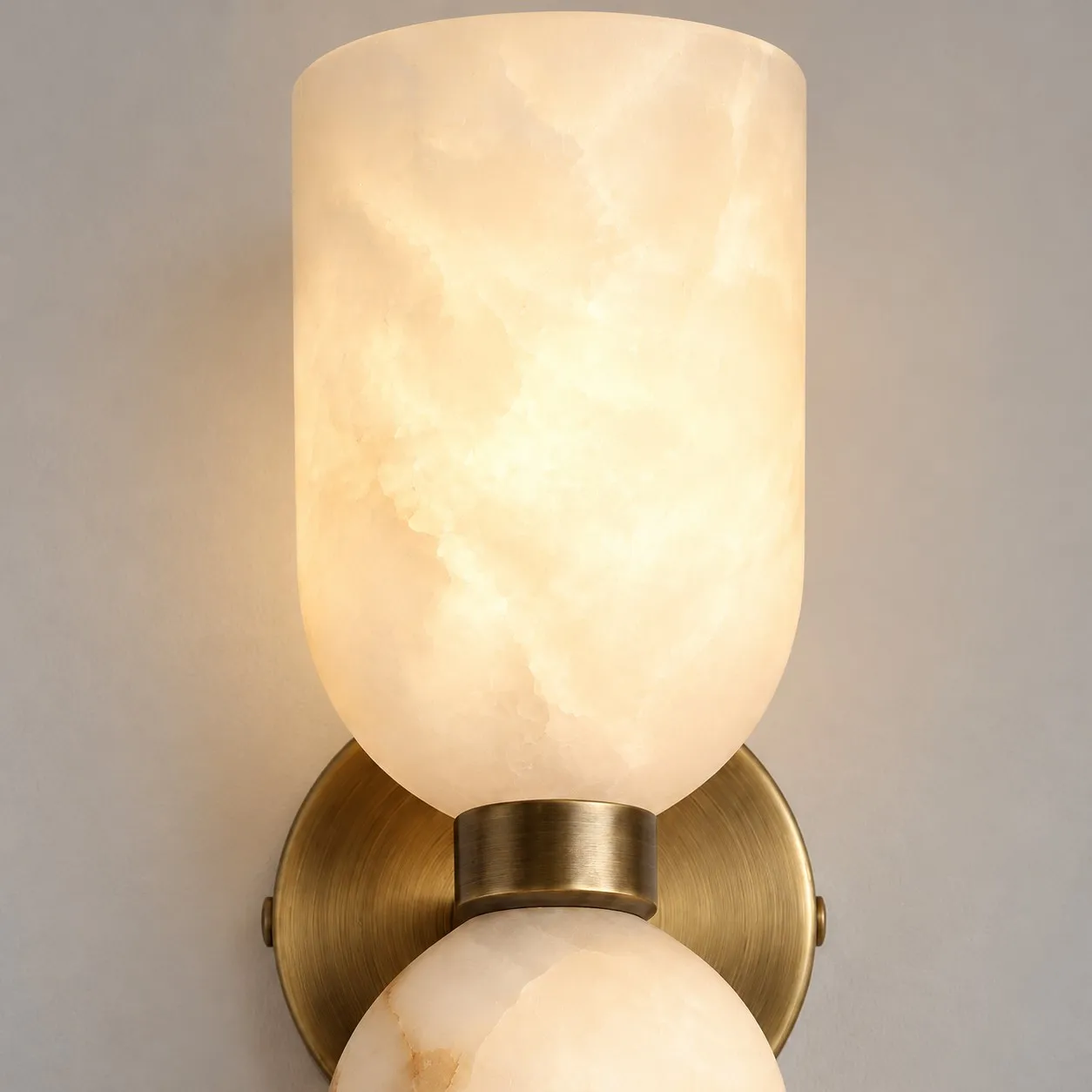 Aurora alabaster wall lamp upper shade detail