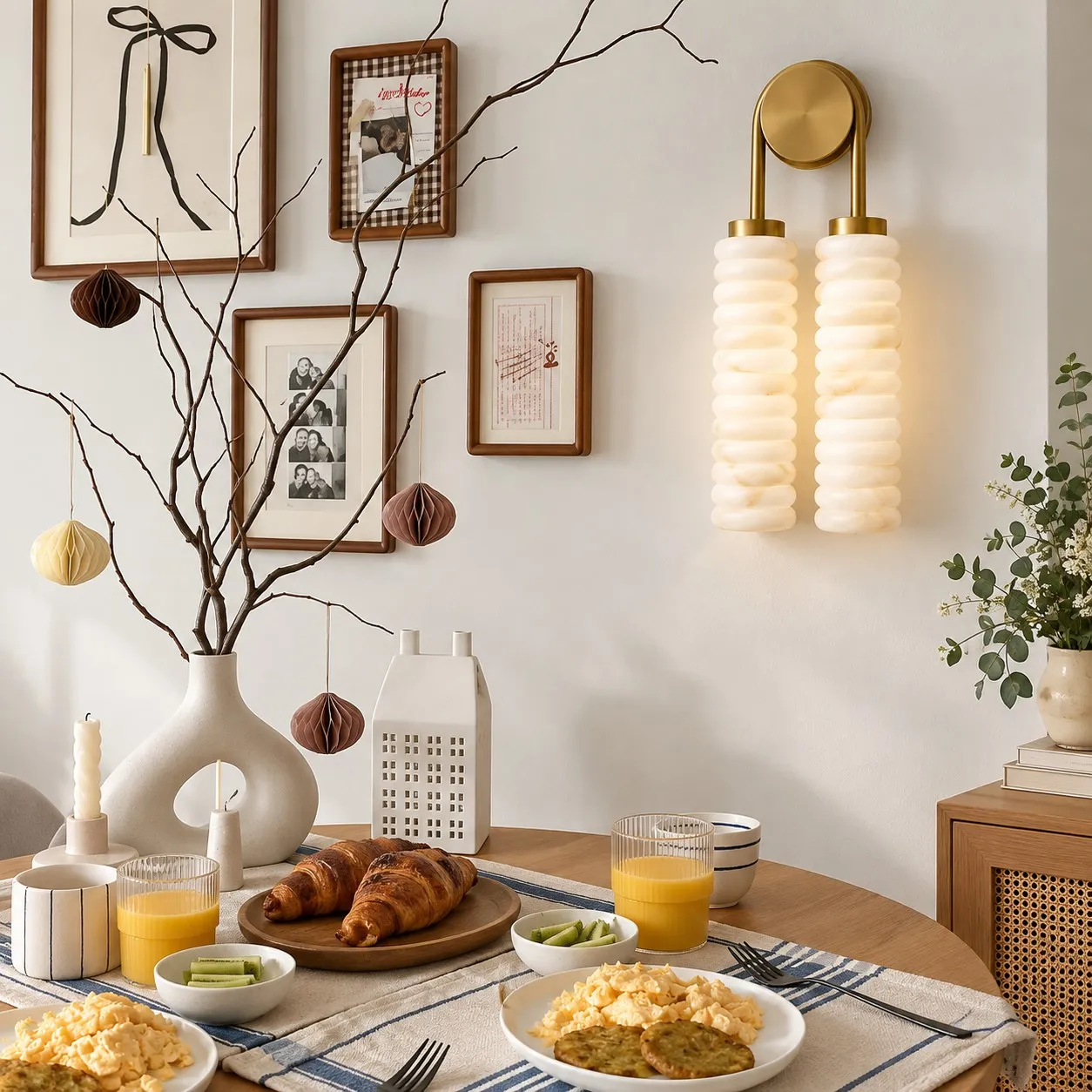 Aurora brass ribbed alabaster wall light in a dining area