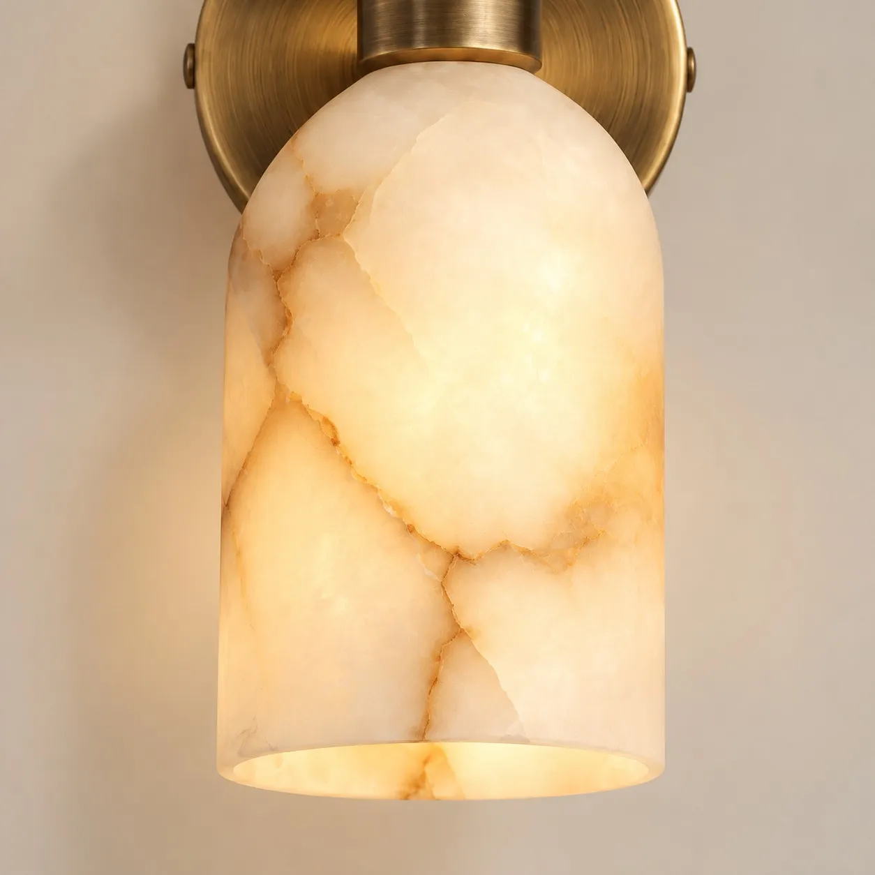 Aurora alabaster wall lamp alabaster shade detail
